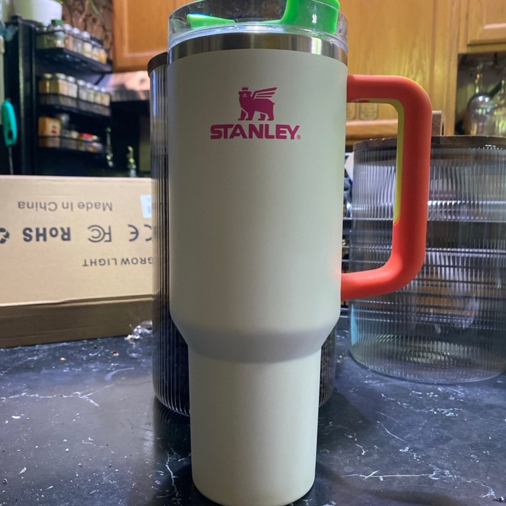 Stanley Cream Tumbler with Red Handle